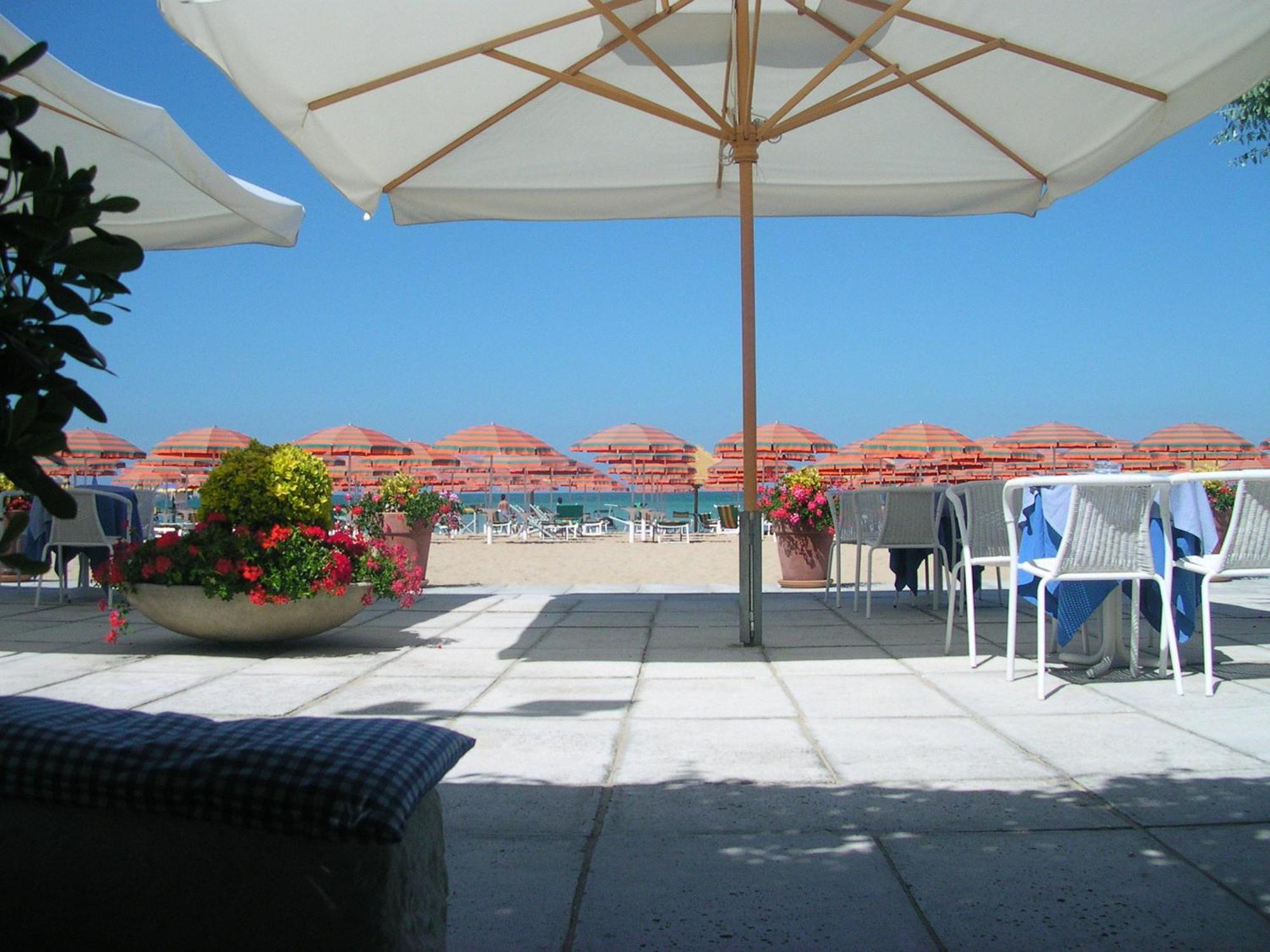 Albergo Punta De L'Est Francavilla Al Mare Zewnętrze zdjęcie